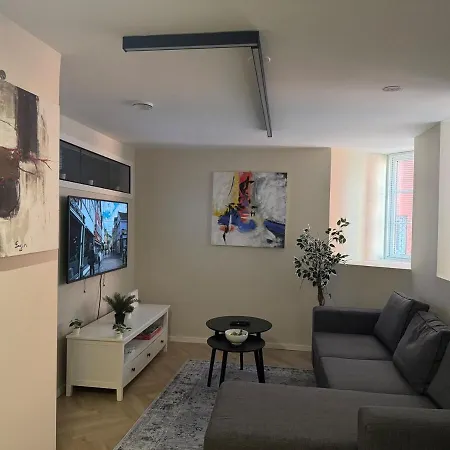 Lejlighed Newly Renovated 2-room *